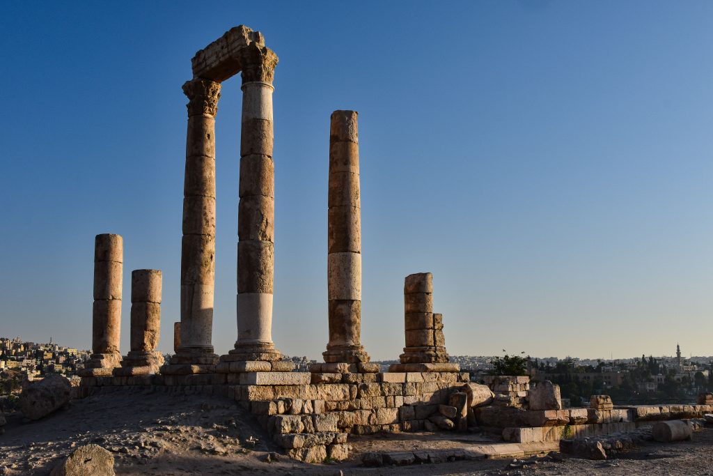 Vista panorámica de Amán desde la Ciudadela al atardecer