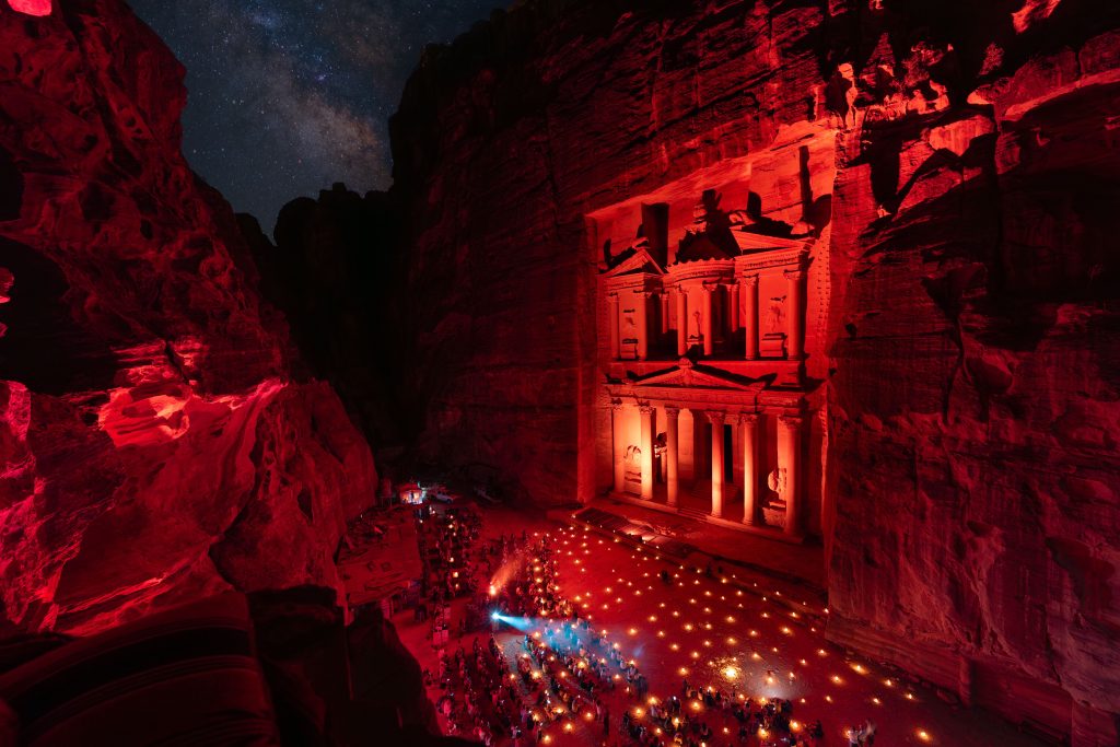 El Tesoro de Petra iluminado